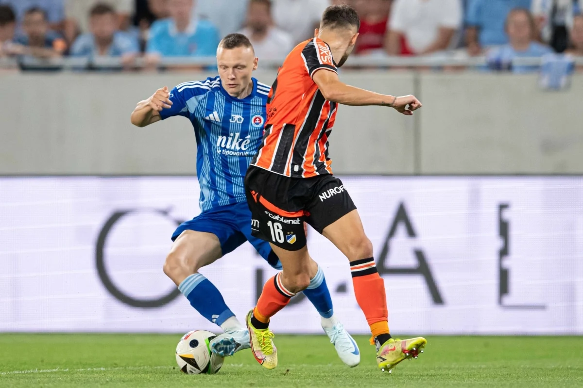 Soi Kèo APOEL vs Slovan Bratislava lúc 00h00 ngày 14/07