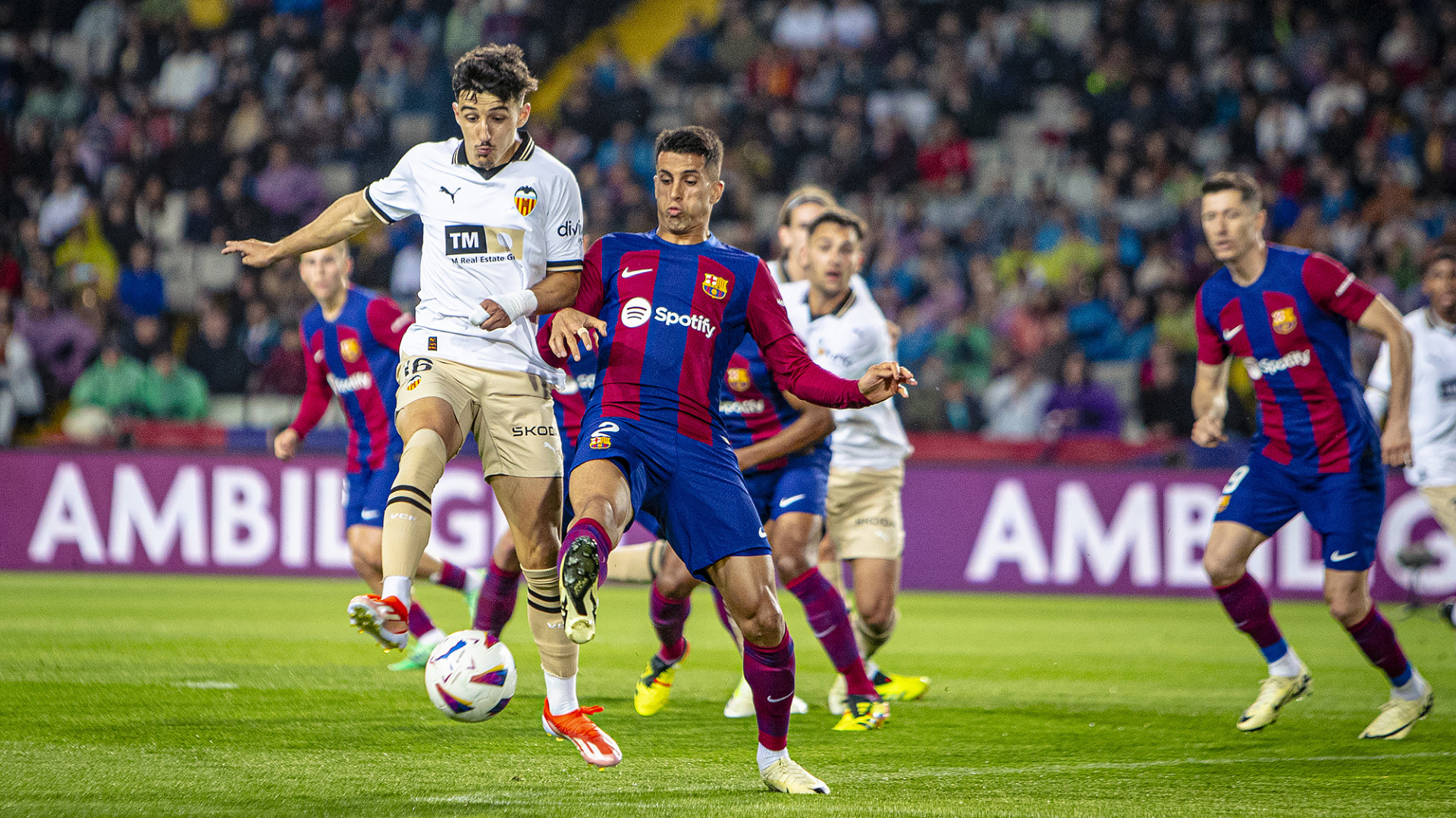 Soi Kèo Valencia vs Barca lúc 03h30 ngày 7/2